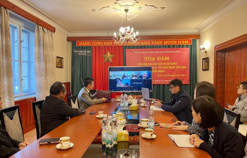 Tọa đàm “Tình cảm của Chủ tịch Hồ Chí Minh đối với kiều bào, nhân sĩ, trí thức người Việt Nam ở nước ngoài - ảnh 1