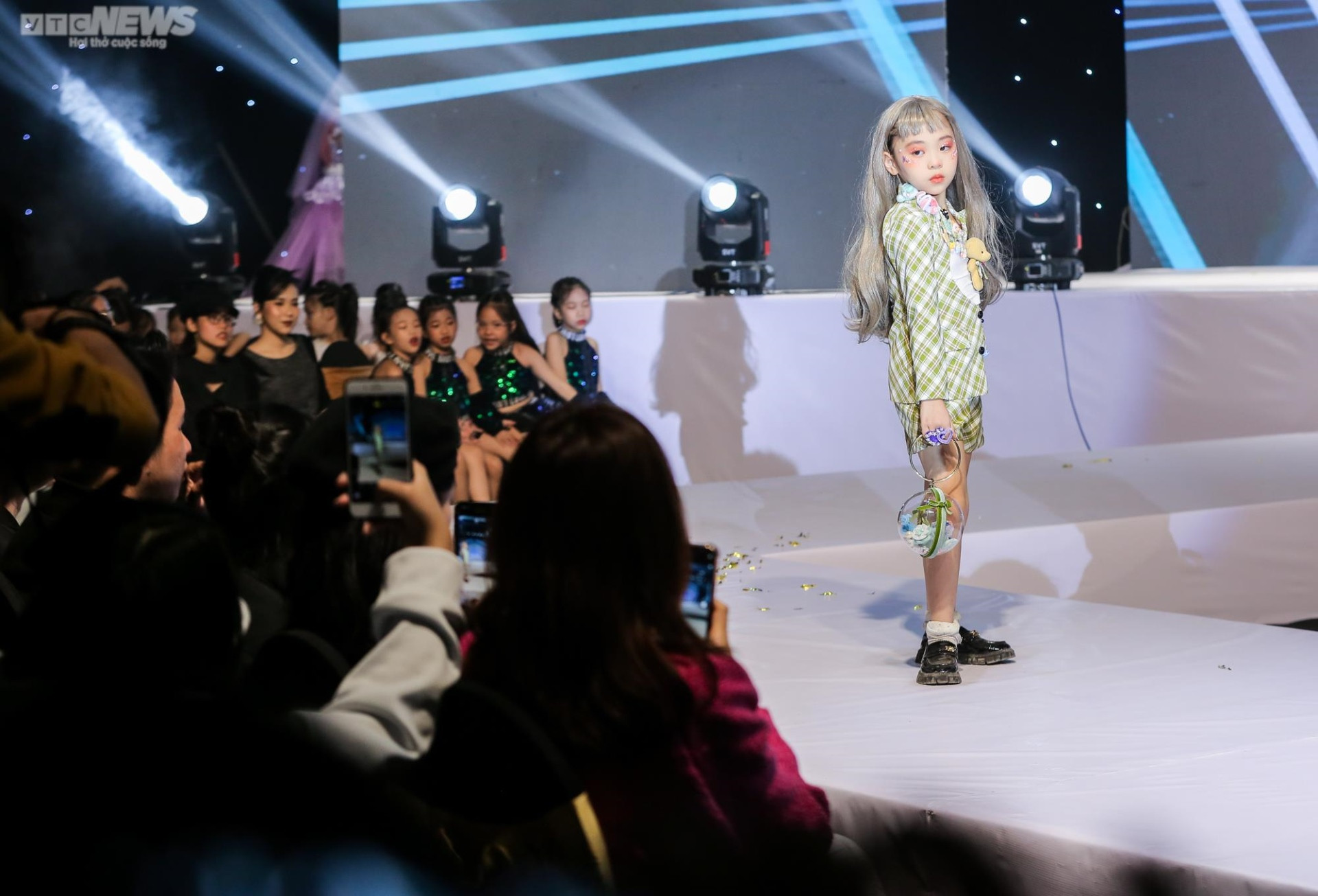 Hơn 100 mẫu nhí khoe tài trong đêm diễn Fashion Junction - Giao lộ thời trang - 8