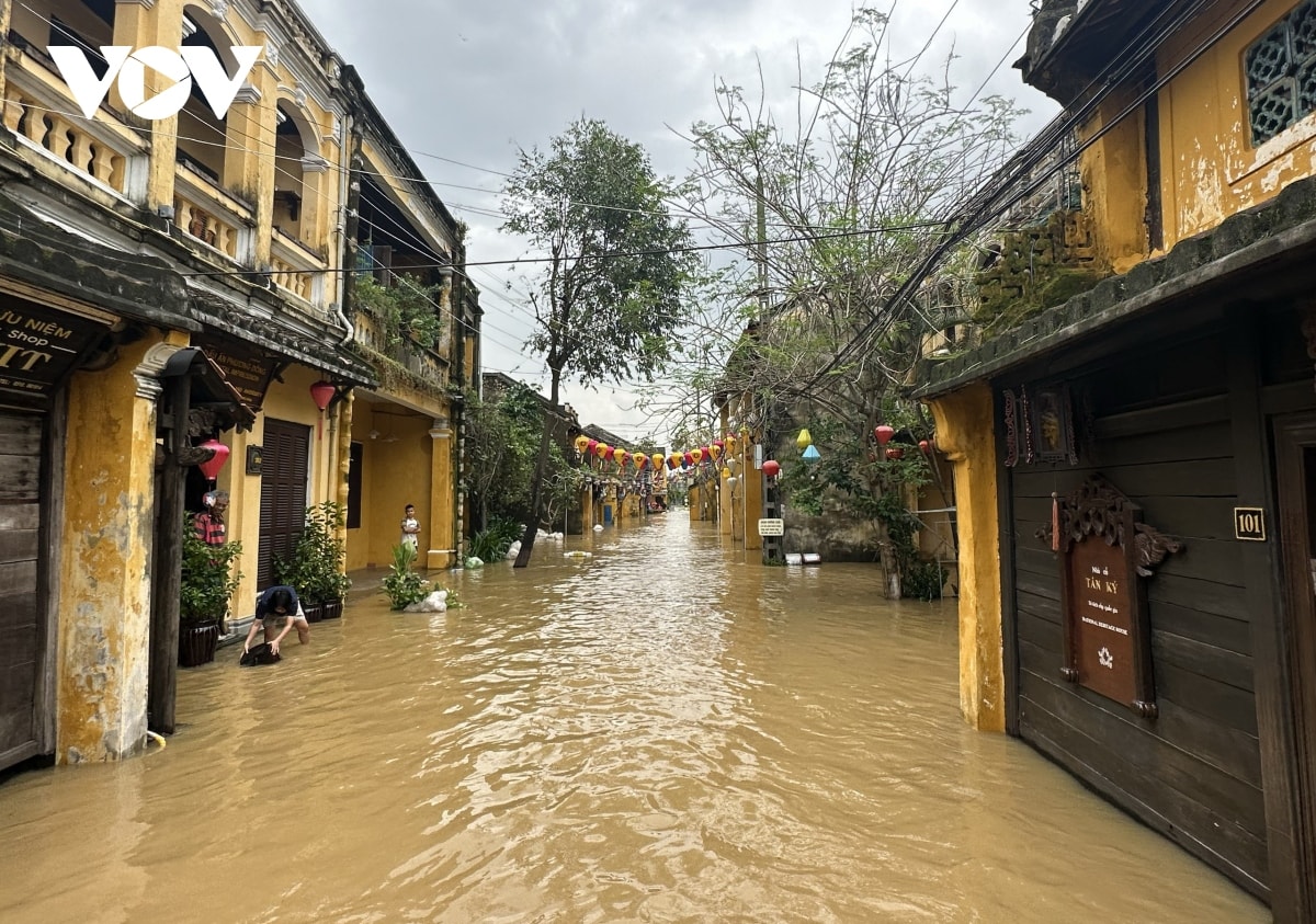 mua lon, khu pho co hoi an ngap trong nuoc hinh anh 7