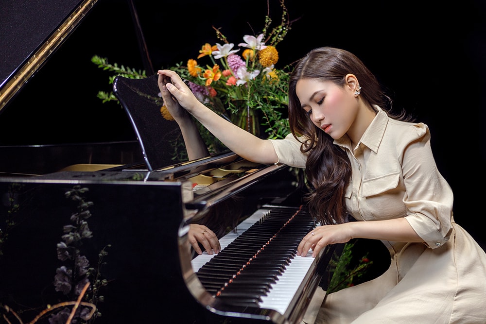 Thuỳ Chi trở lại với ca khúc đầy thổn thức sau 'Ca sĩ mặt nạ' - 1