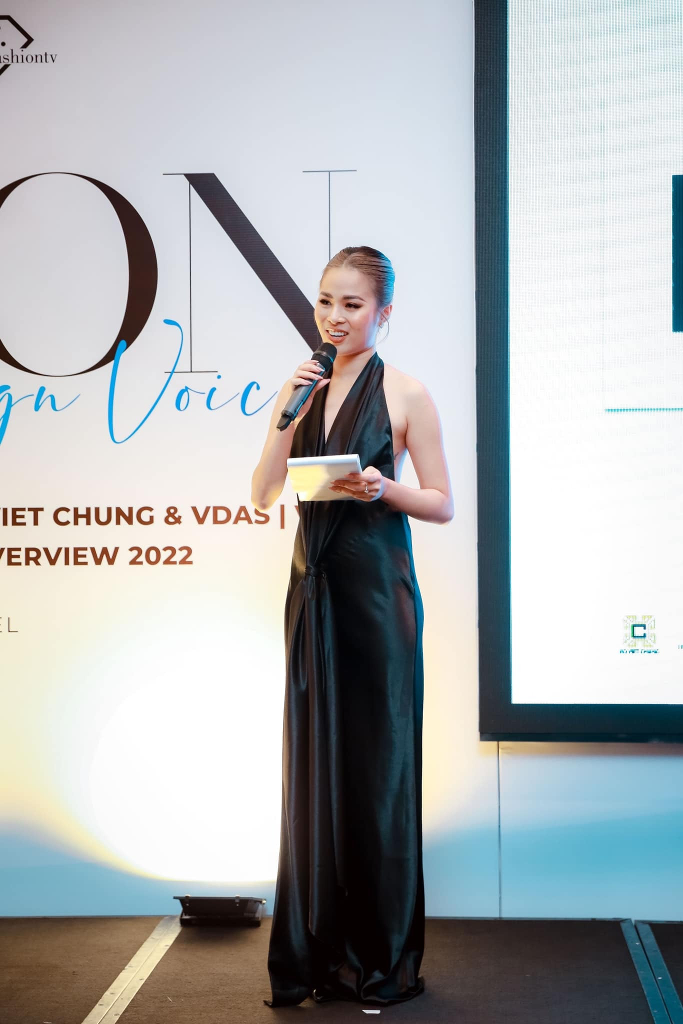 Nữ MC song ngữ IELTS 7.5 lọt top 10 Miss Charm Vietnam - 2