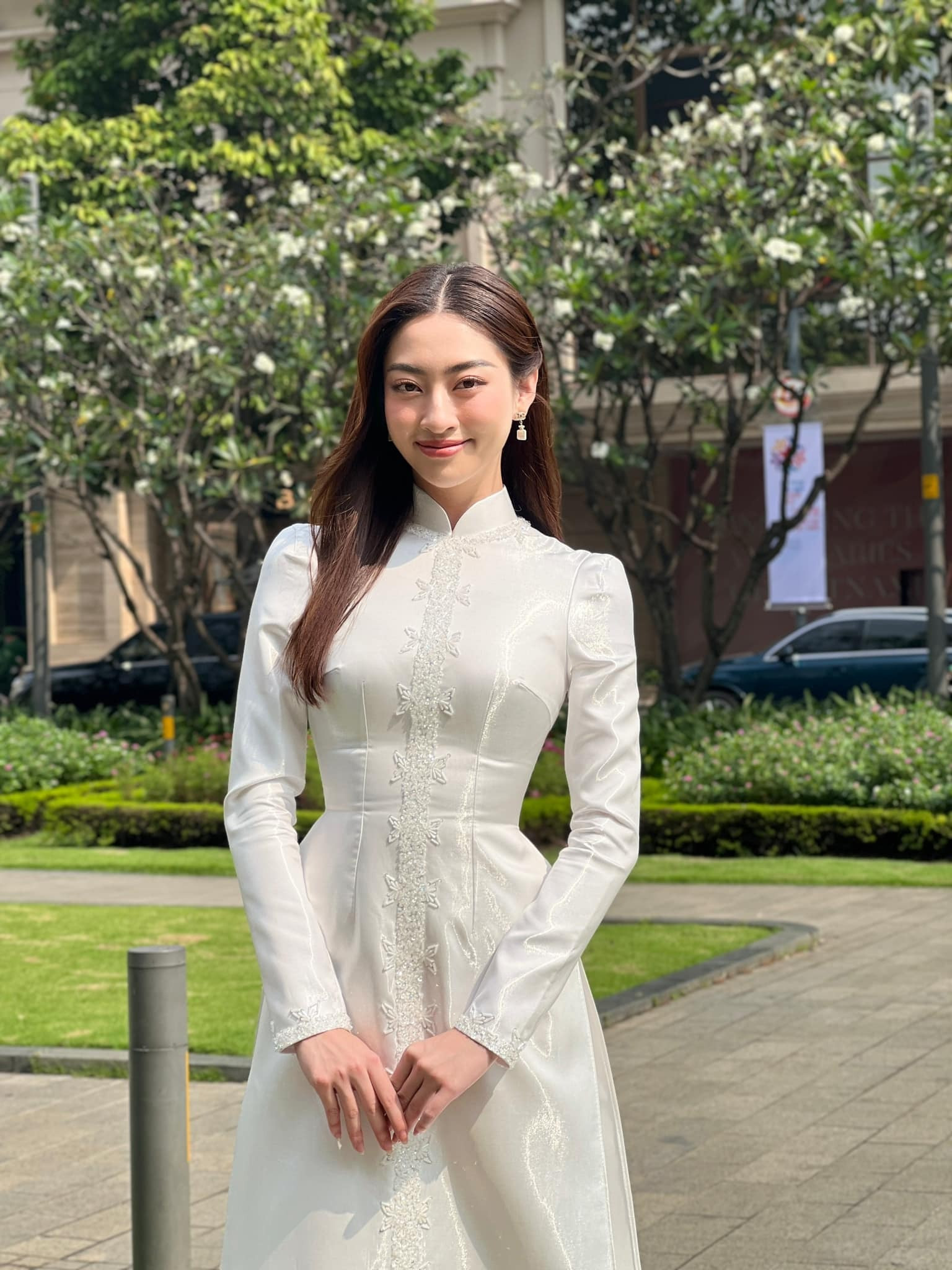 Hoa hậu Lương Thuỳ Linh mặc 'kín cổng cao tường' từ khi trở thành giảng viên  - 6