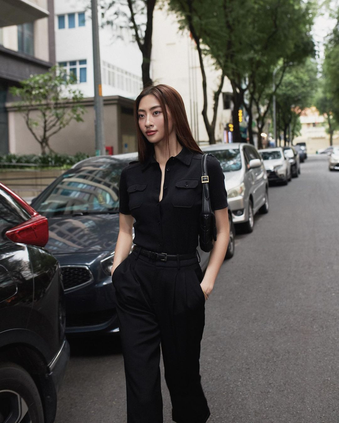 Hoa hậu Lương Thuỳ Linh mặc 'kín cổng cao tường' từ khi trở thành giảng viên  - 12