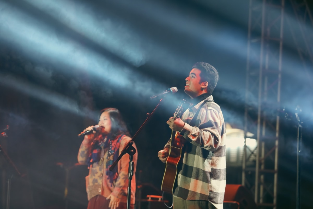 mc long vũ, tùng john đưa khán giả về thanh xuân cùng nhạc the beatles hình ảnh 5 mc long vu, tung john dua khan gia ve thanh xuan cung nhac the beatles hinh anh 5