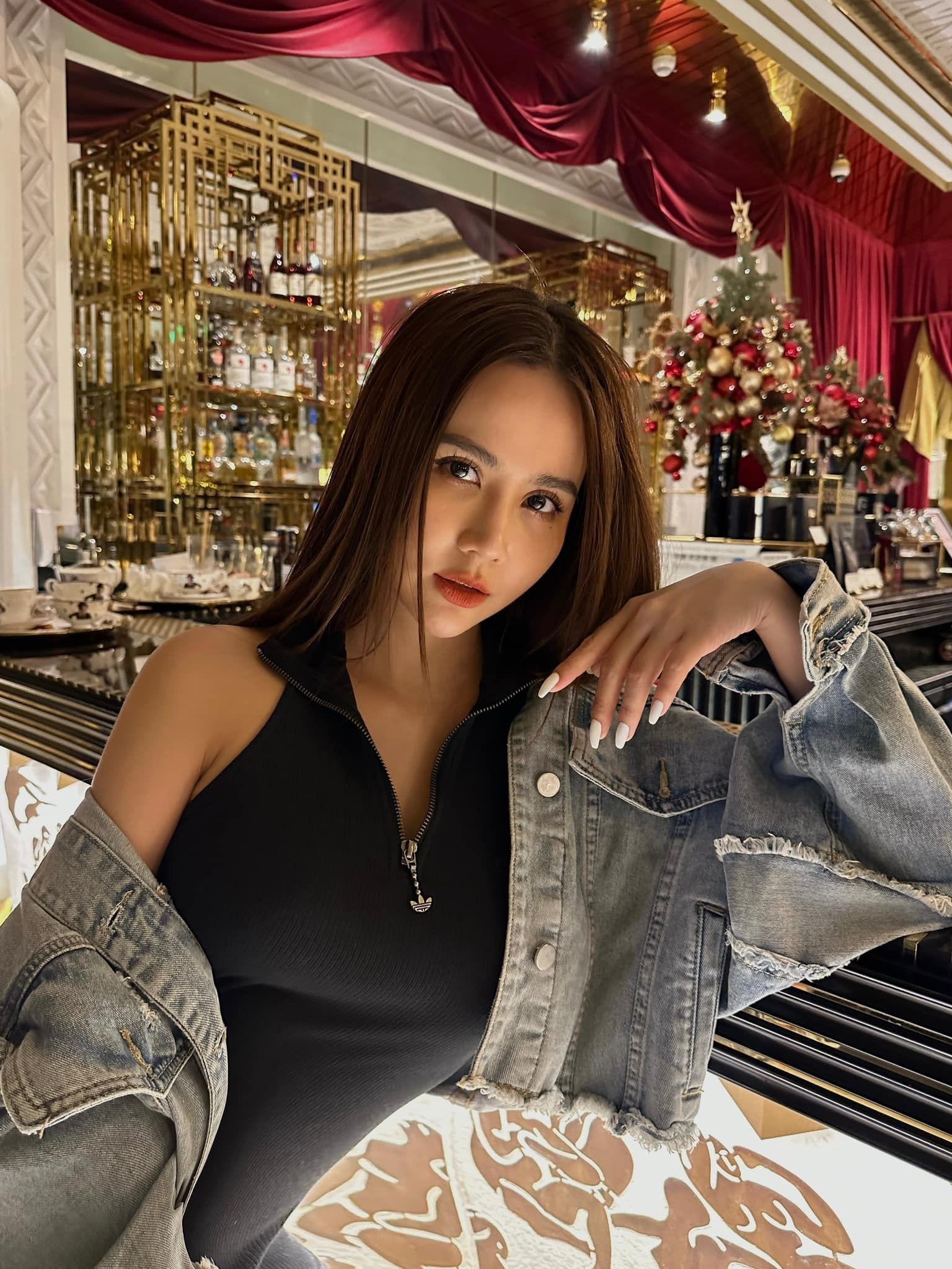 Sao Việt 20/12: Vợ chồng NSND Lan Hương kỷ niệm 35 ngày cưới trên du thuyền - 3