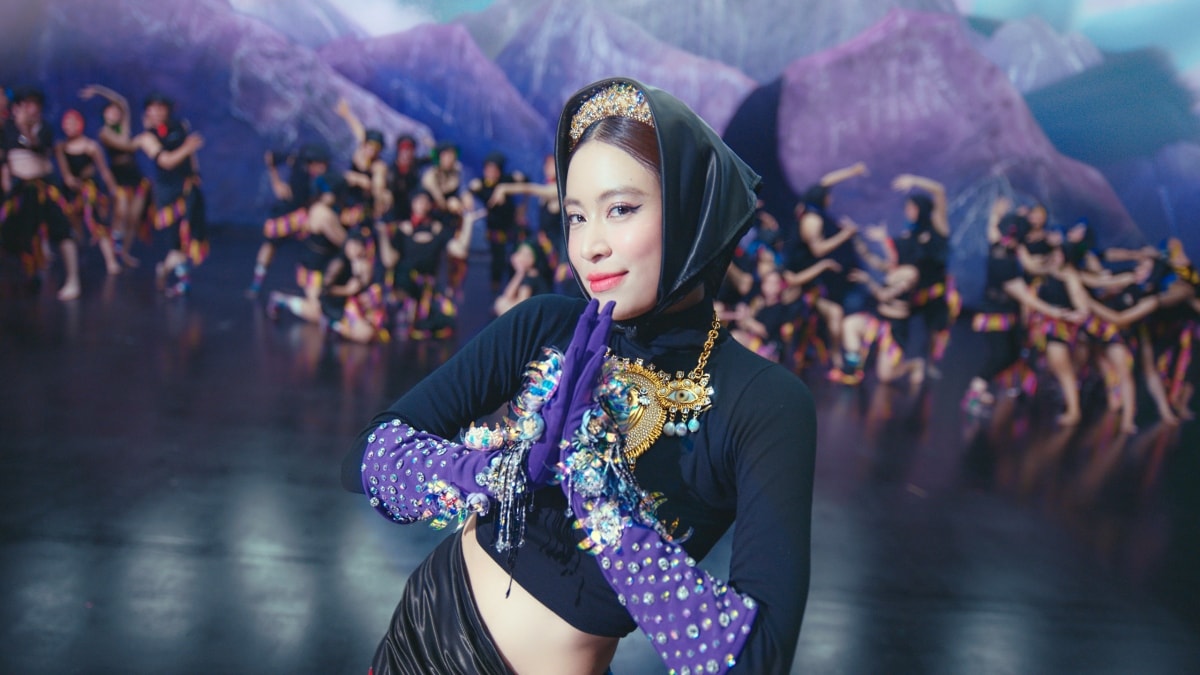 ly giai nhung chi tiet cai cam thu vi trong mv moi cua hoang thuy linh hinh anh 1