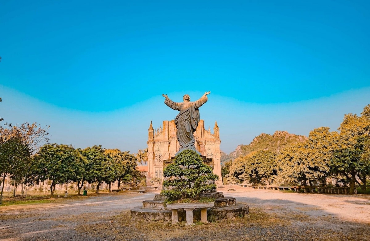 Dan vien chau son dep nhu troi Au thu nho o ninh binh hinh anh 2