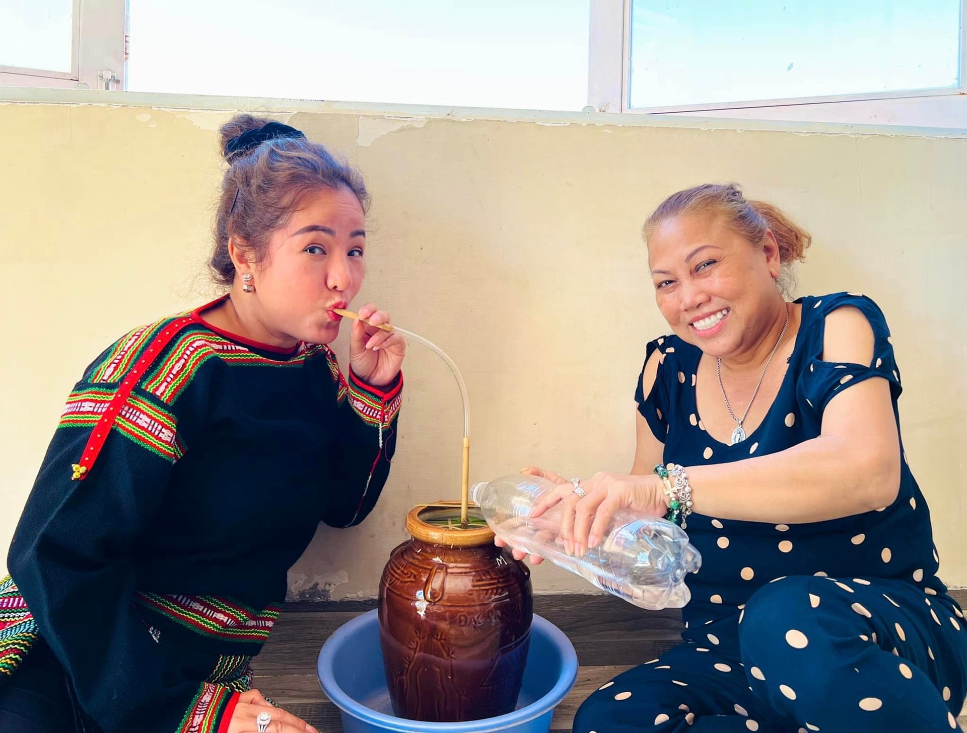 Sao Việt 22/12: Quốc Trung tình tứ bên vợ, Nhật Kim Anh khoe cơ bắp ở tuổi 39 - 3