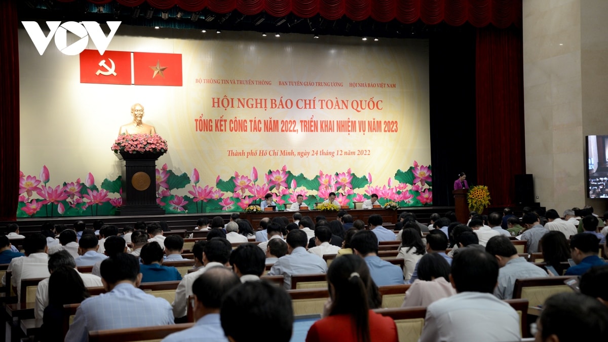 Ong nguyen trong nghia bao chi can dong hanh cung loi ich quoc gia hinh anh 4