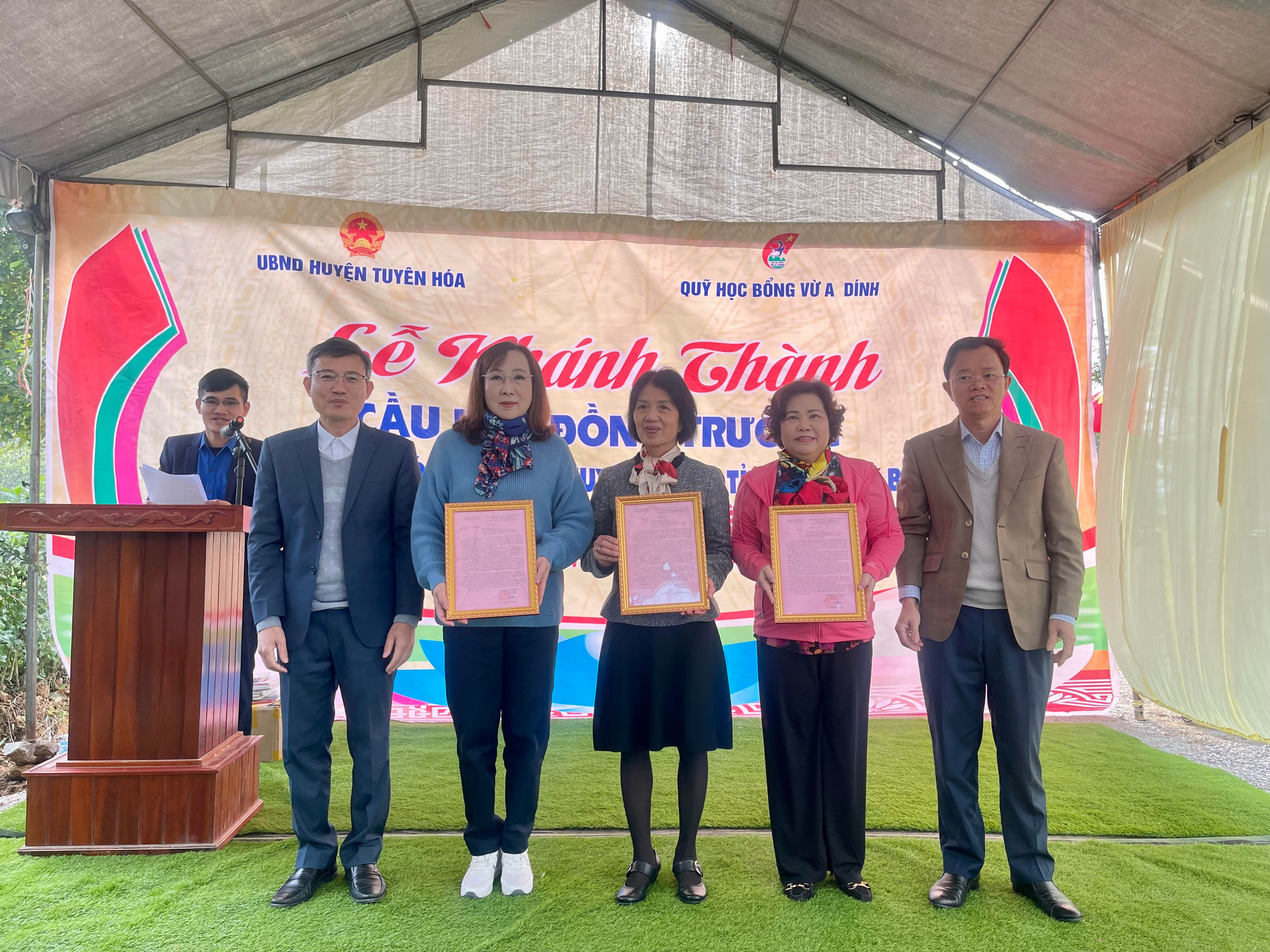 Quỹ học bổng Vừ A Dính khánh thành cầu Khe Đồng Trường tại Quảng Bình - ảnh 8