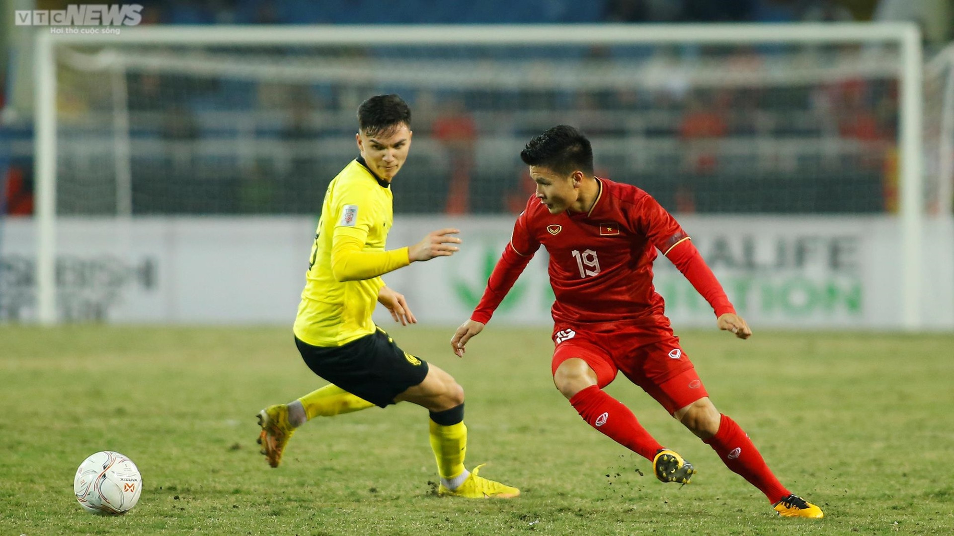 Cận cảnh Quang Hải chuyền tinh tế, Hoàng Đức ghi bàn khiến Malaysia tan hi vọng - 2