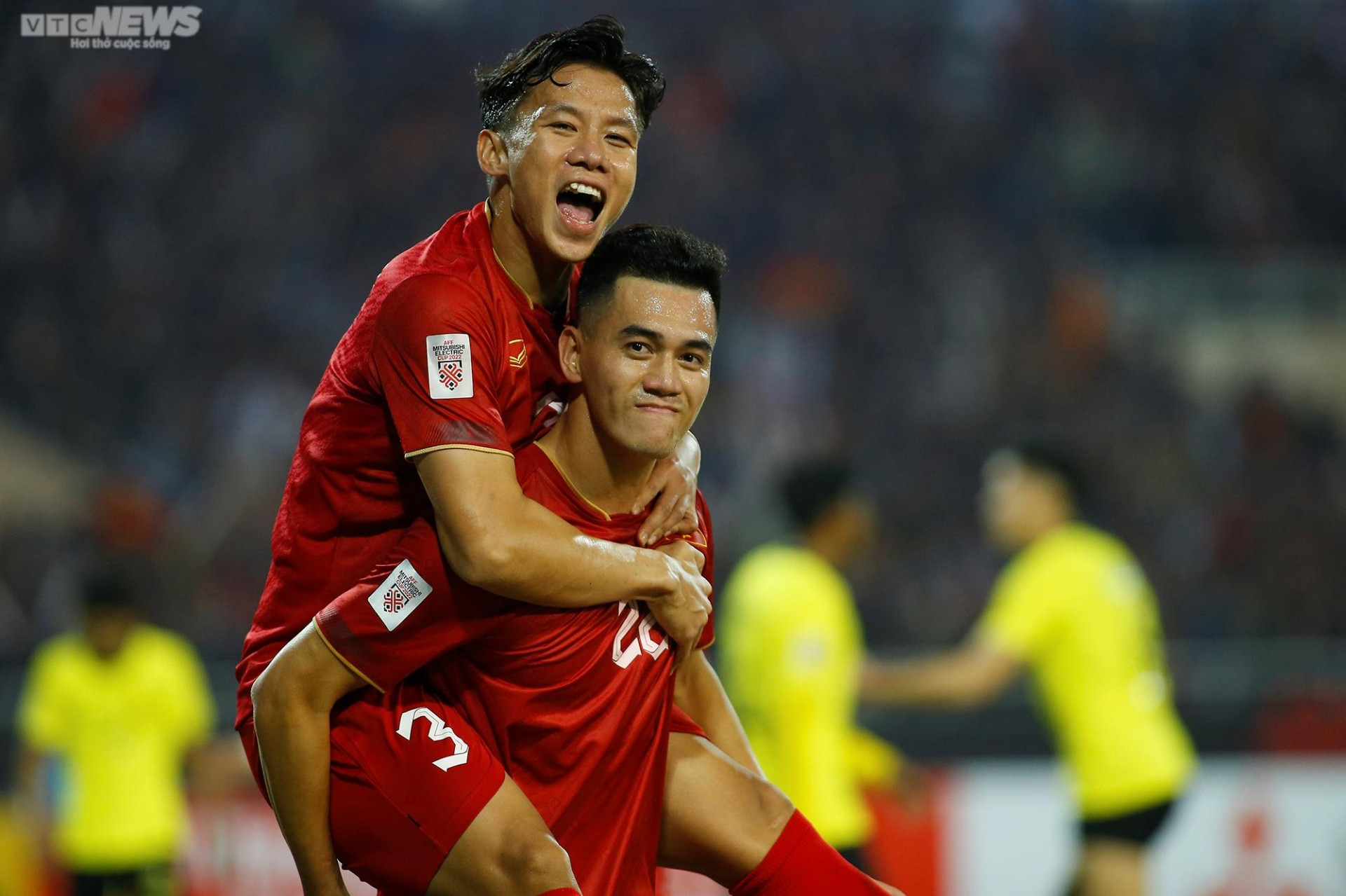 Cận cảnh Quang Hải chuyền tinh tế, Hoàng Đức ghi bàn khiến Malaysia tan hi vọng - 10