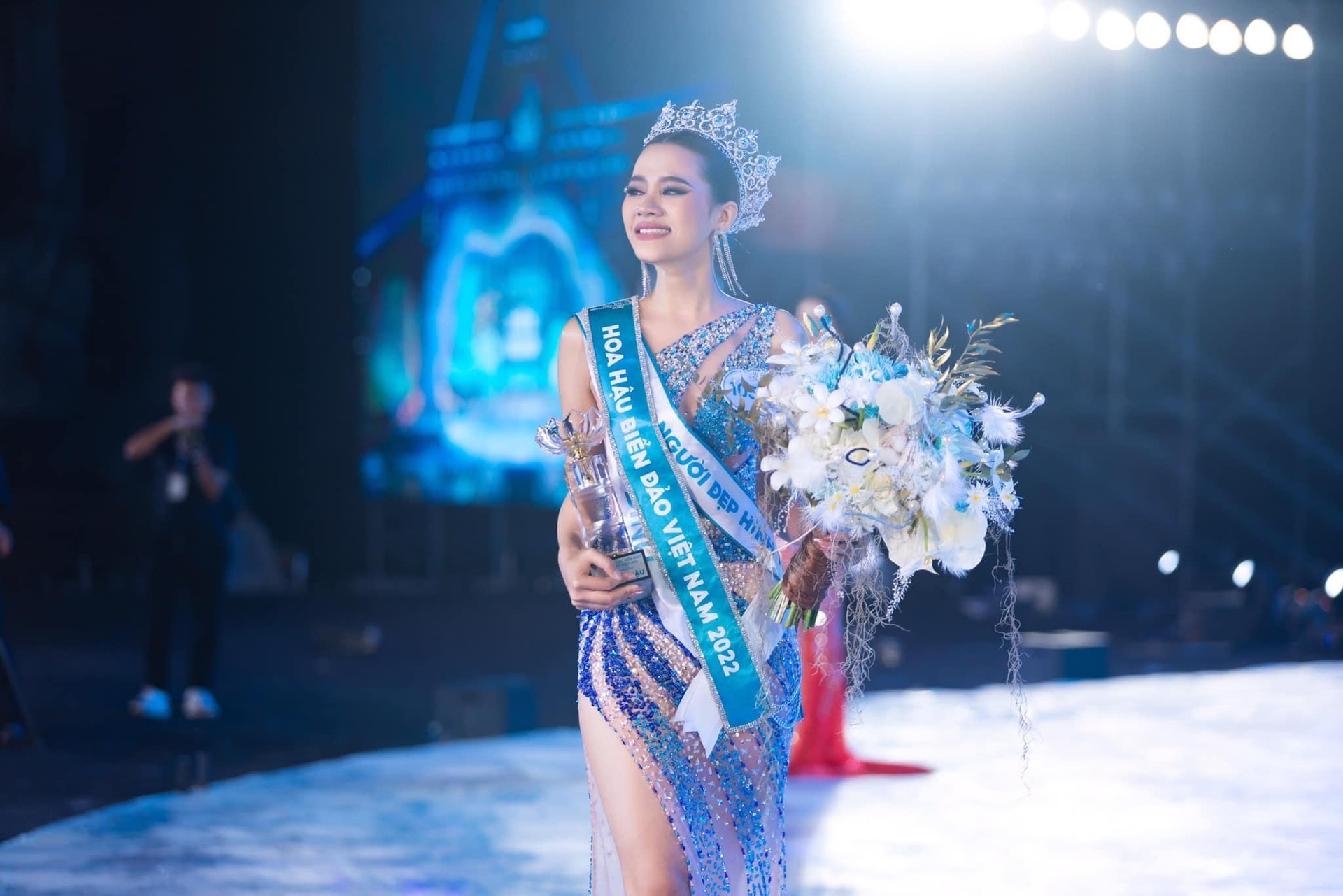 Ngắm vẻ kiều diễm của 11 mỹ nhân đăng quang hoa hậu ở Việt Nam năm 2022 - 13