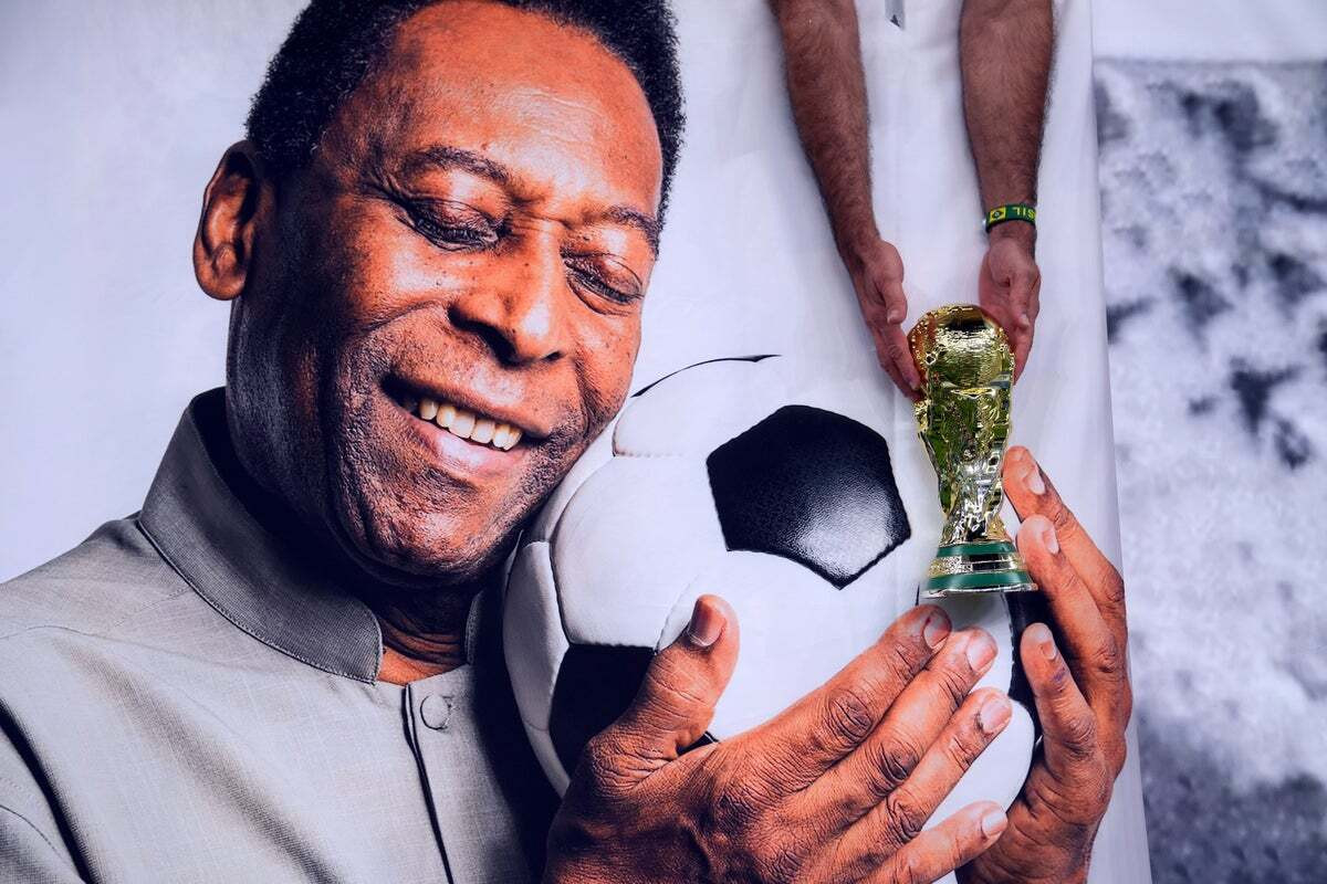 Vua bóng đá Pele qua đời: Brazil tổ chức quốc tang 3 ngay - 1