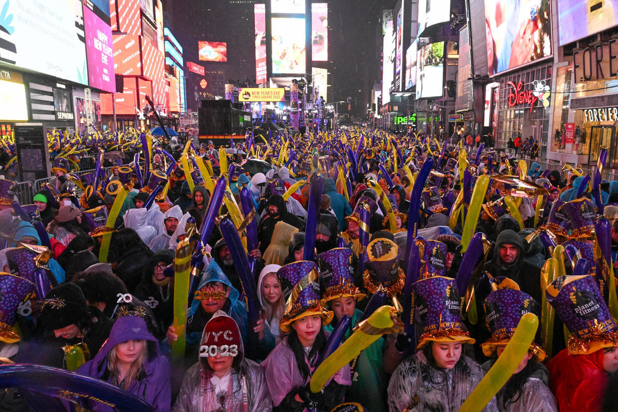 Gần 1 triệu người xem thả bóng đón năm mới ở quảng trường Thời Đại - 3