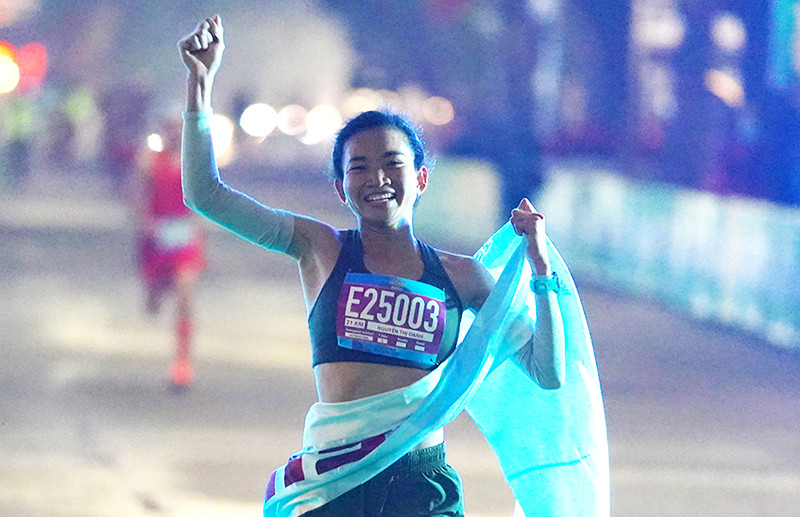 Nguyễn Thị Oanh vô địch giải Bán Marathon Quốc tế Việt Nam ngày đầu năm mới 2023 - 1