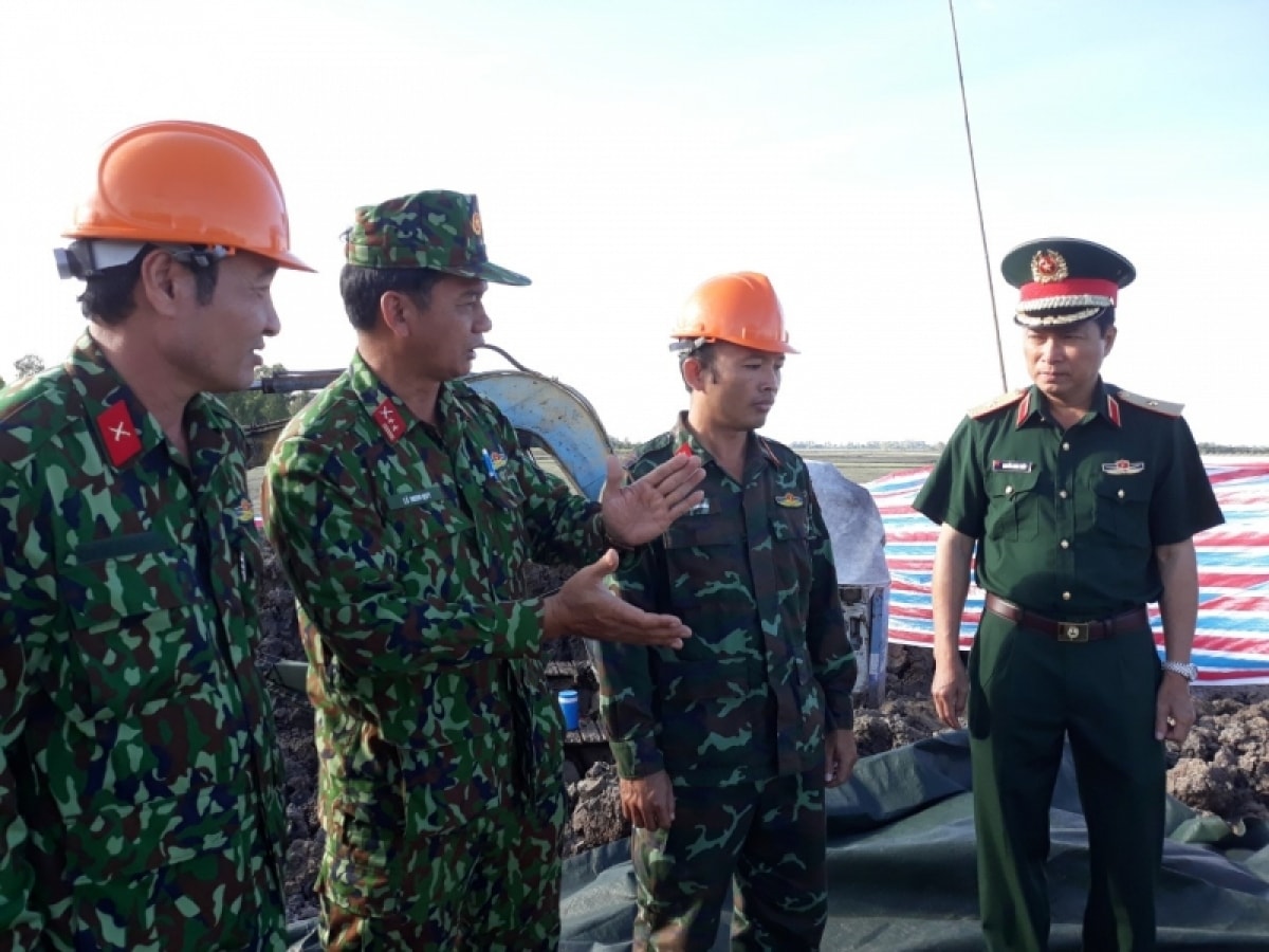bat dau gan cap vao tru be tong de giai cuu be trai o Dong thap hinh anh 1
