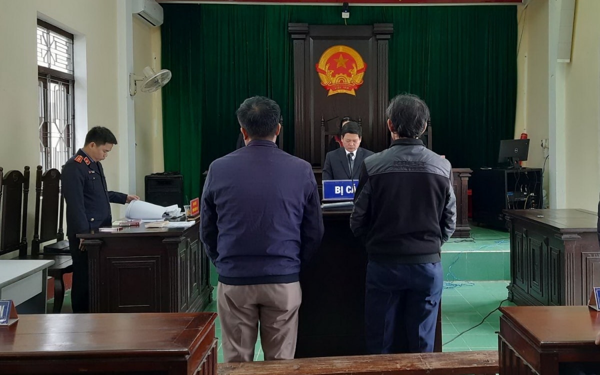 tuyen an 2 cuu can bo o quang tri chiem doat tien lam so do cua dan hinh anh 2