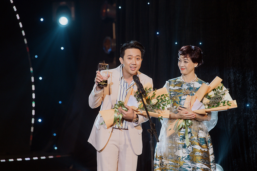 Trấn Thành nhận giải 'Diễn viên điện ảnh nổi bật' năm 2022 - 1