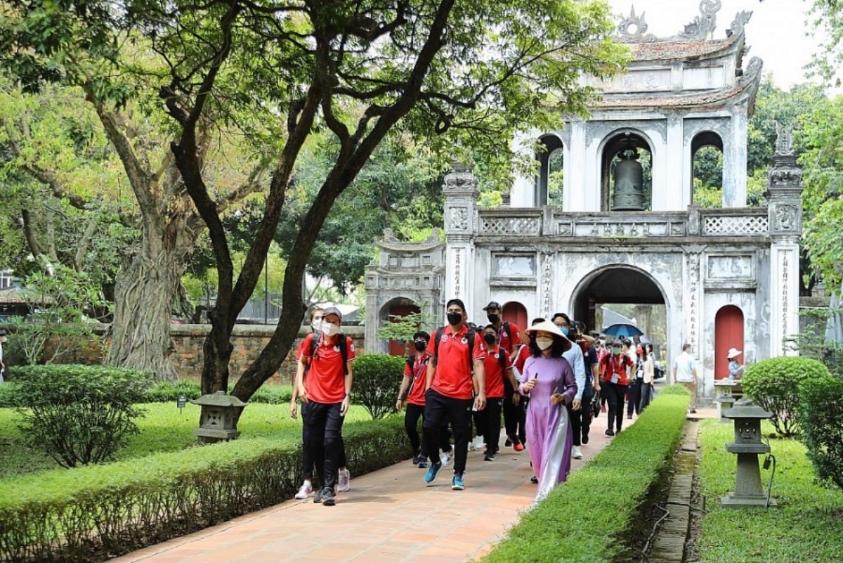 Trung Quốc mở cửa biên giới: Ngành nào sẽ hưởng lợi? - 1