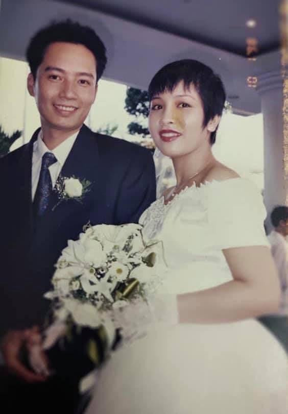 25 năm cưới, Diva Mỹ Linh gọi mối tình của mình là 'không lãng mạn nhưng ấm áp' - 1