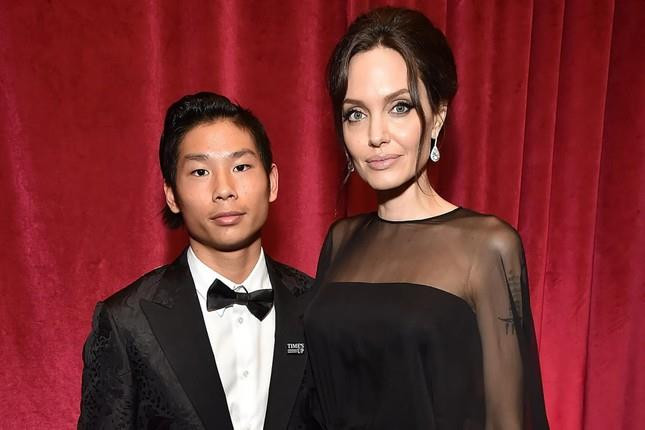 Con nuôi gốc Việt của Angelina Jolie trở thành nghệ sỹ - 1