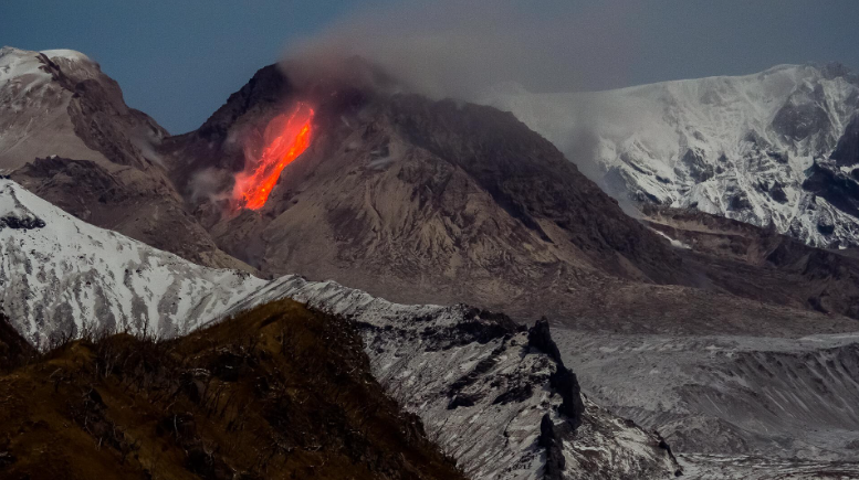 Chiêm ngưỡng 10 ngọn núi lửa đẹp nhất ở Nga  - 1