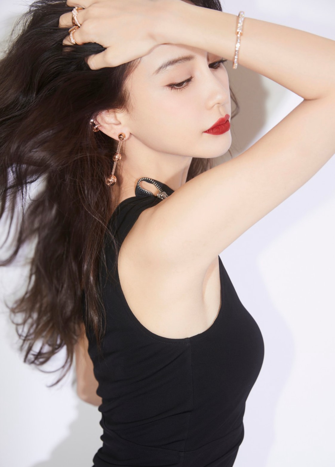 Angelababy bị quay lưng - 1
