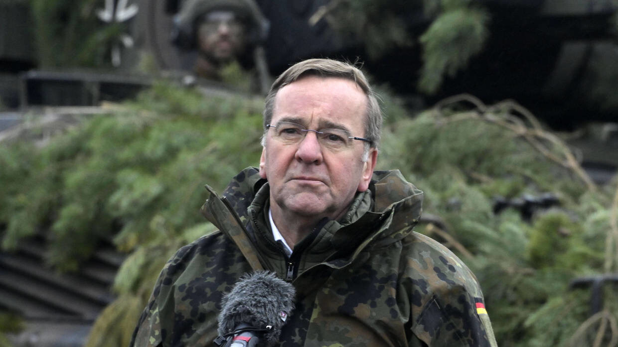 Bộ trưởng Đức: Gửi xe tăng đến Ukraine là quyết định khó khăn - 1