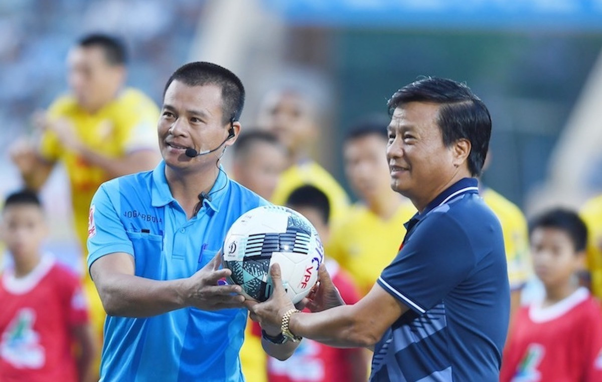 Còi vàng Việt Nam 2022 điều khiển trận tranh Siêu cúp Quốc gia - 1