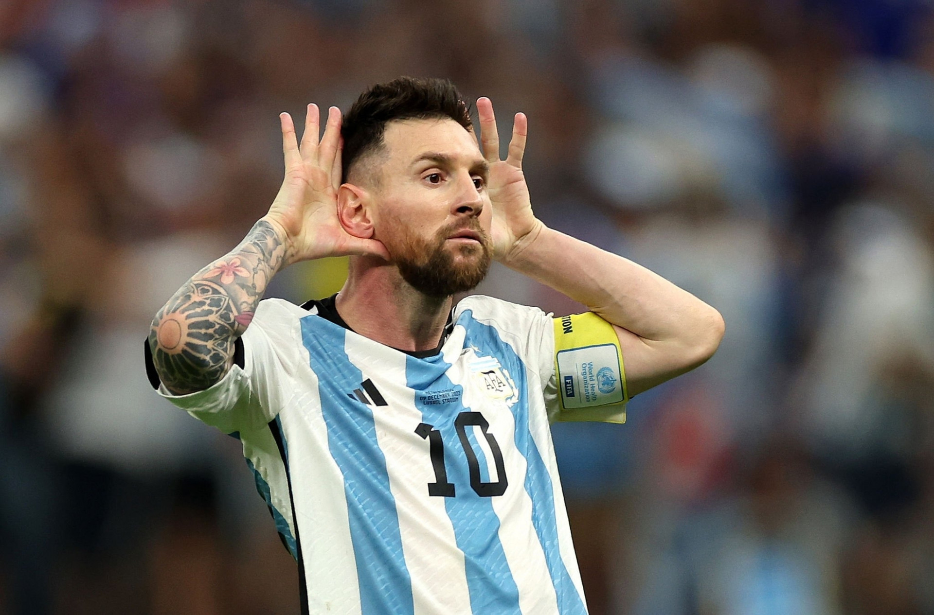 Messi hối hận vì chế nhạo Louis Van Gaal - 1