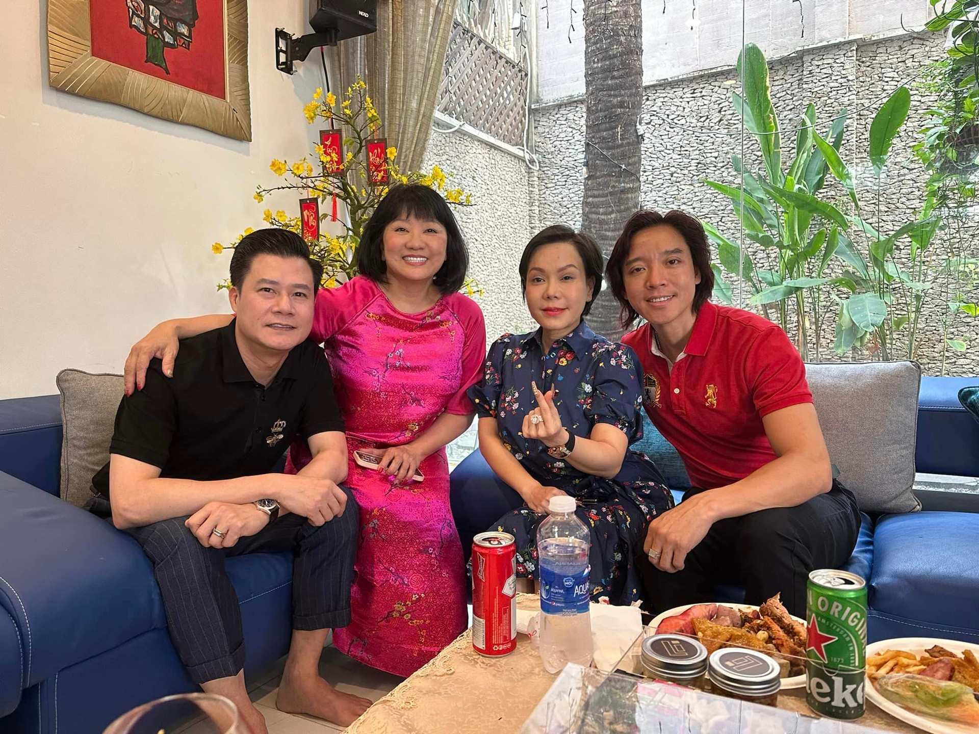 Sao Việt 31/1: Bà xã Chí Tài U70 vẫn trẻ măng khi diện áo dài - 7