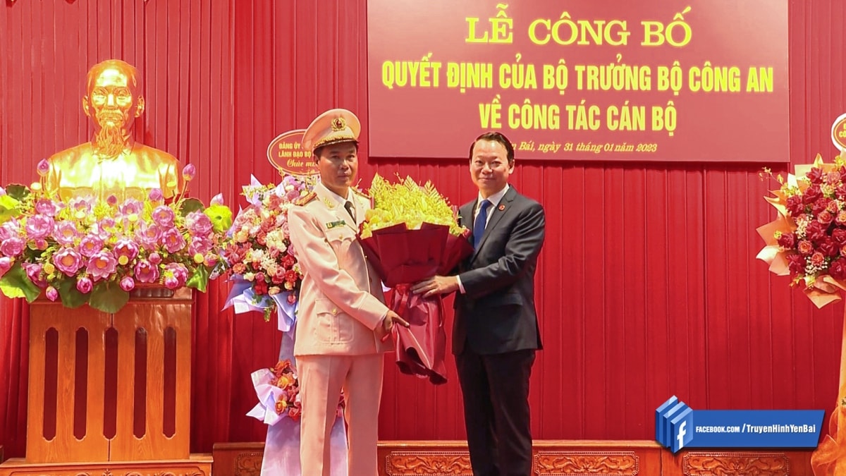 bo cong an co chanh van phong moi thay ong to An xo hinh anh 2