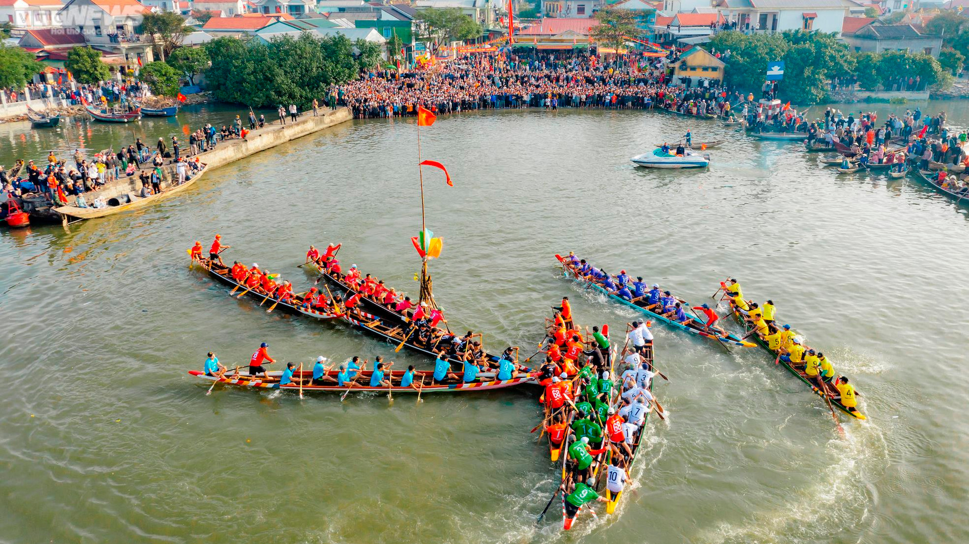 Trai tráng tranh tài đua thuyền ở lễ hội Cầu ngư lâu đời nhất cố đô Huế - 5