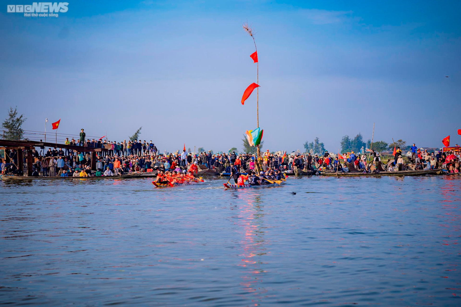 Trai tráng tranh tài đua thuyền ở lễ hội Cầu ngư lâu đời nhất cố đô Huế - 12