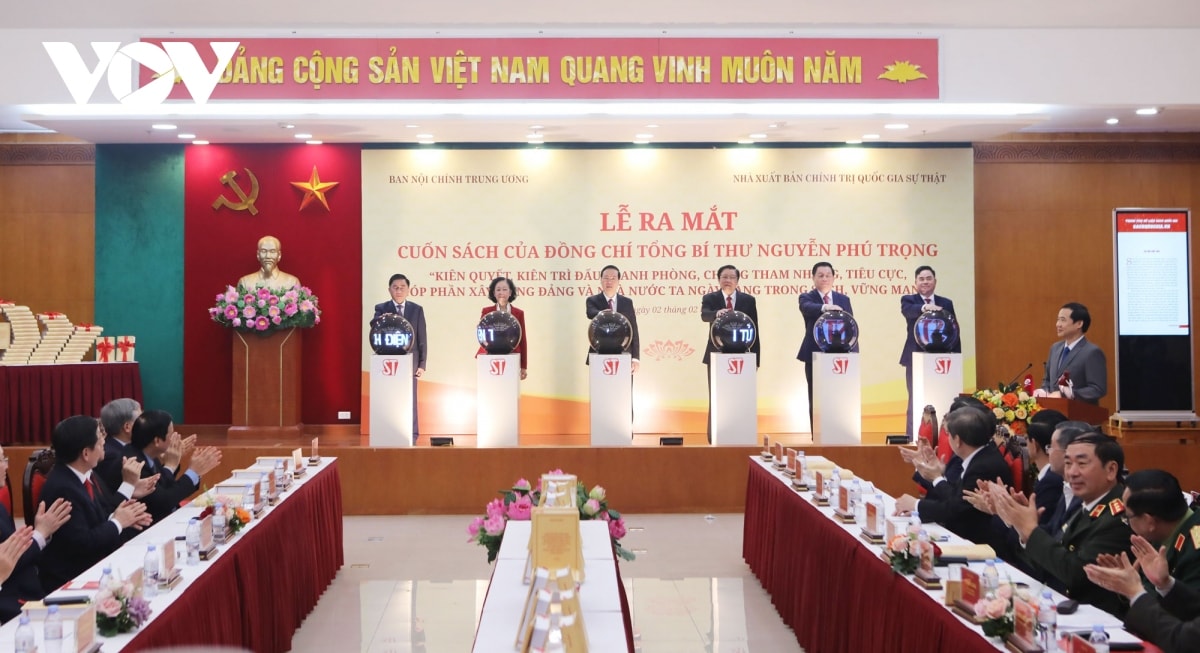 sach cua tong bi thu ra doi tao buoc ngoat moi ve nhan thuc chong tham nhung hinh anh 1