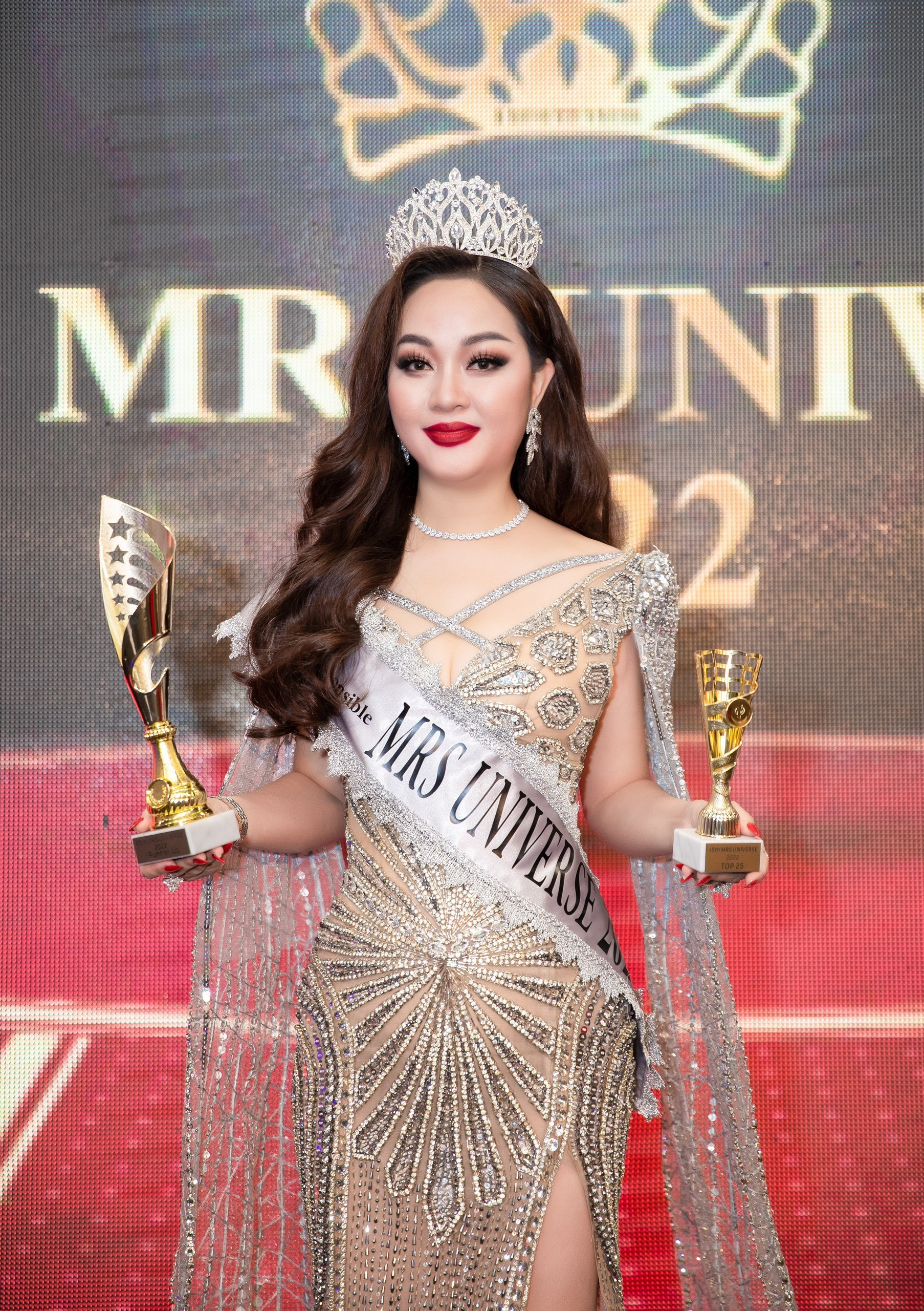Hoàng Thanh Nga trở thành Á hậu 1 Hoa hậu quý bà Hoàn vũ 2022 - 2