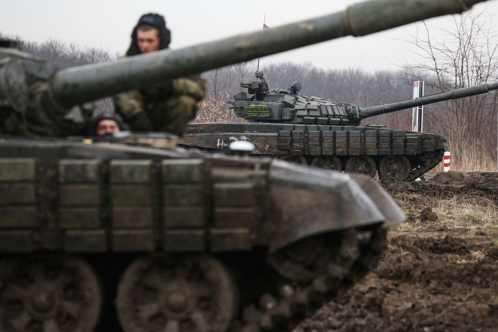 Nga gây áp lực trên khắp tiền tuyến với Ukraine, có nơi quân số đông gấp 10 lần - 1