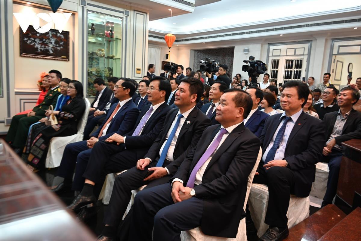 Thủ tướng gặp gỡ cán bộ, nhân viên ĐSQ và đại diện cộng đồng người Việt ở Brunei - 2