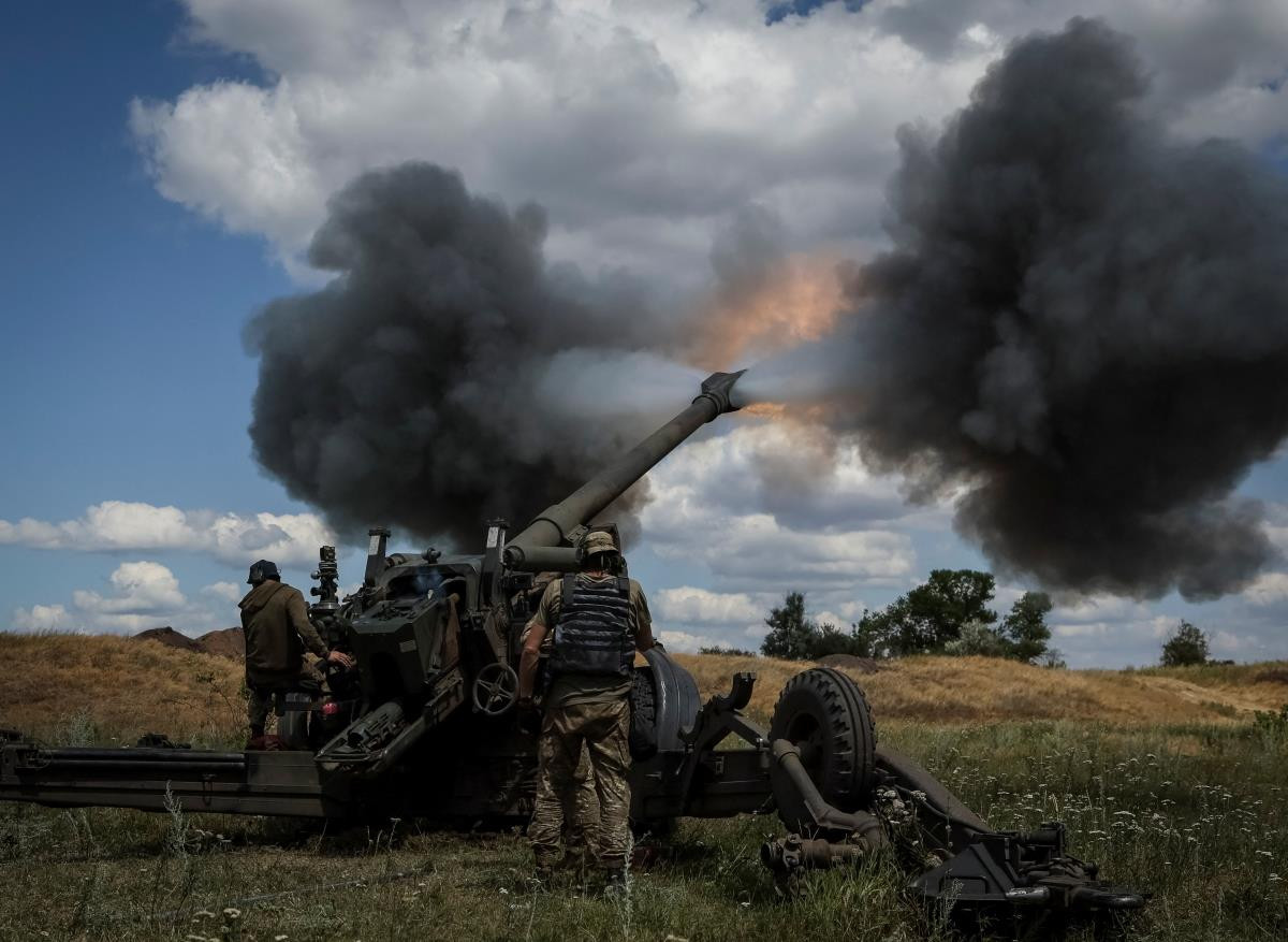 Tổng thống Zelensky thừa nhận tình hình tại Donetsk và Lugansk 'cực kỳ khó khăn' - 1