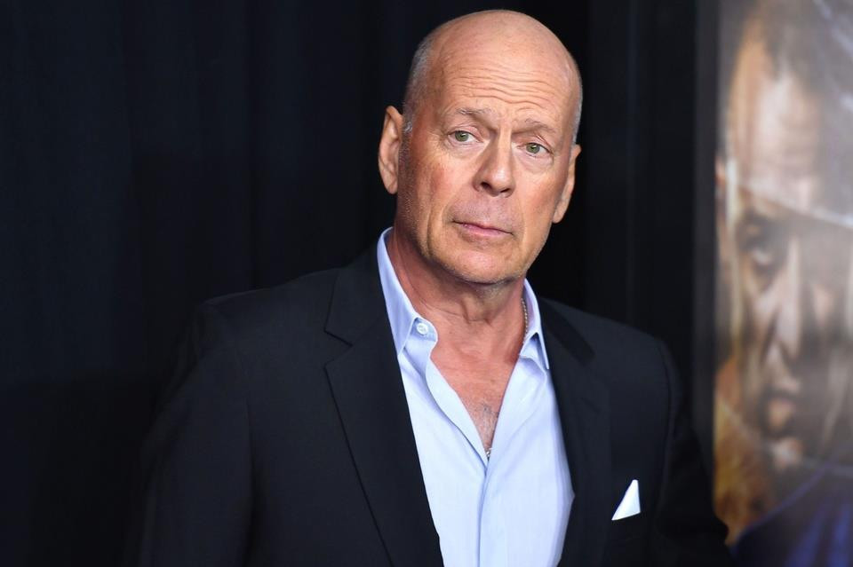Bruce Willis mắc bệnh sa sút trí tuệ, bất lực ngôn ngữ - 1