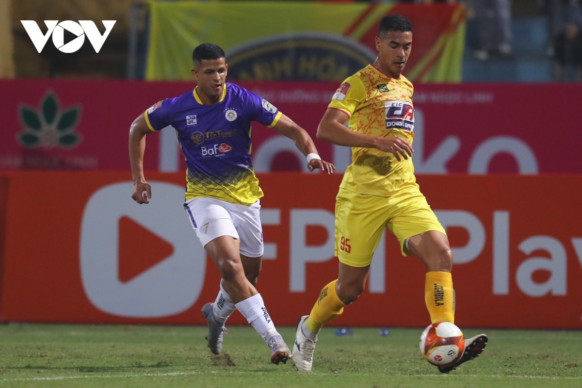 xa ngang cuu thua, ha noi fc hoa hu via truoc thanh hoa tren san nha hang Day hinh anh 9