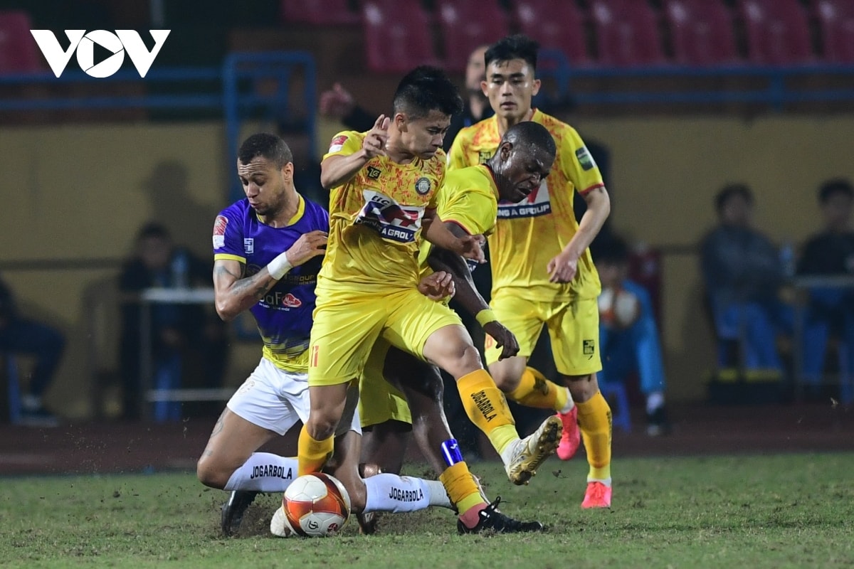 xa ngang cuu thua, ha noi fc hoa hu via truoc thanh hoa tren san nha hang Day hinh anh 10