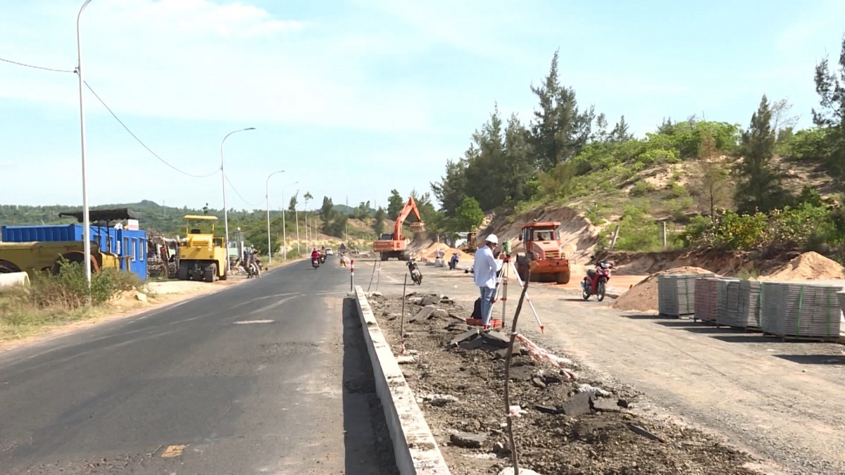 phu yen danh 3.400 ty dong dau tu 14,2 km duong ven bien hinh anh 2