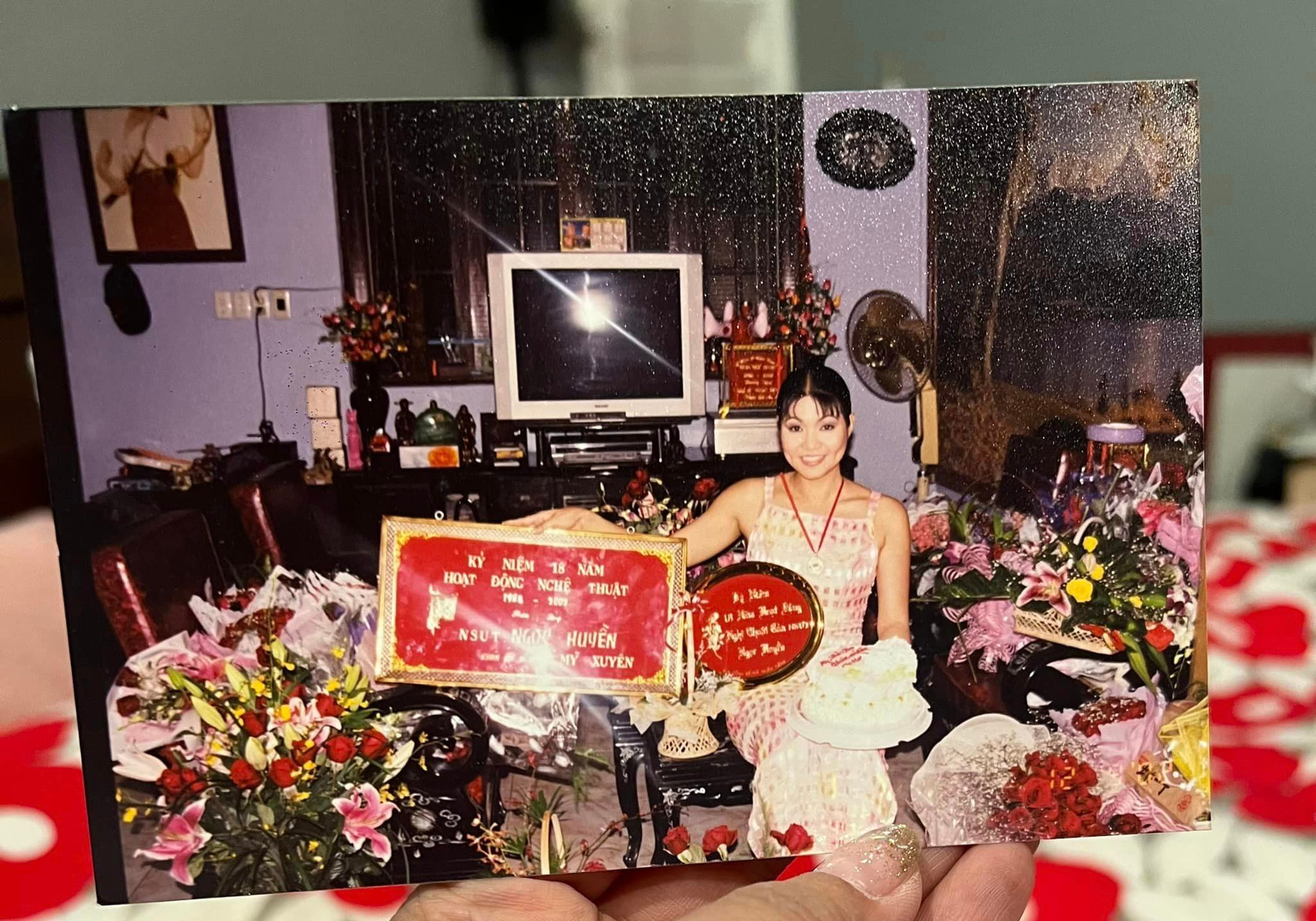 Sao Việt 18/2: Jennifer Phạm gợi cảm với bikini, Ngọc Mai sang Mỹ cùng chồng - 6