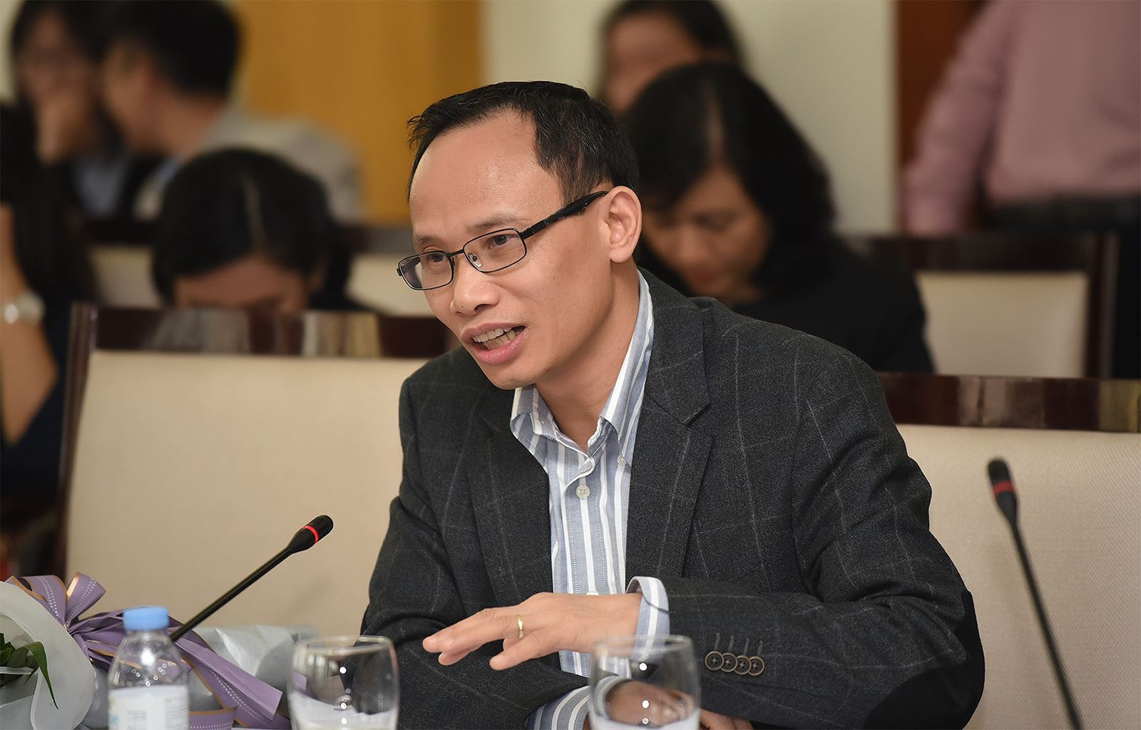 TS Cấn Văn Lực: Chính phủ không bỏ rơi doanh nghiệp BĐS - 1