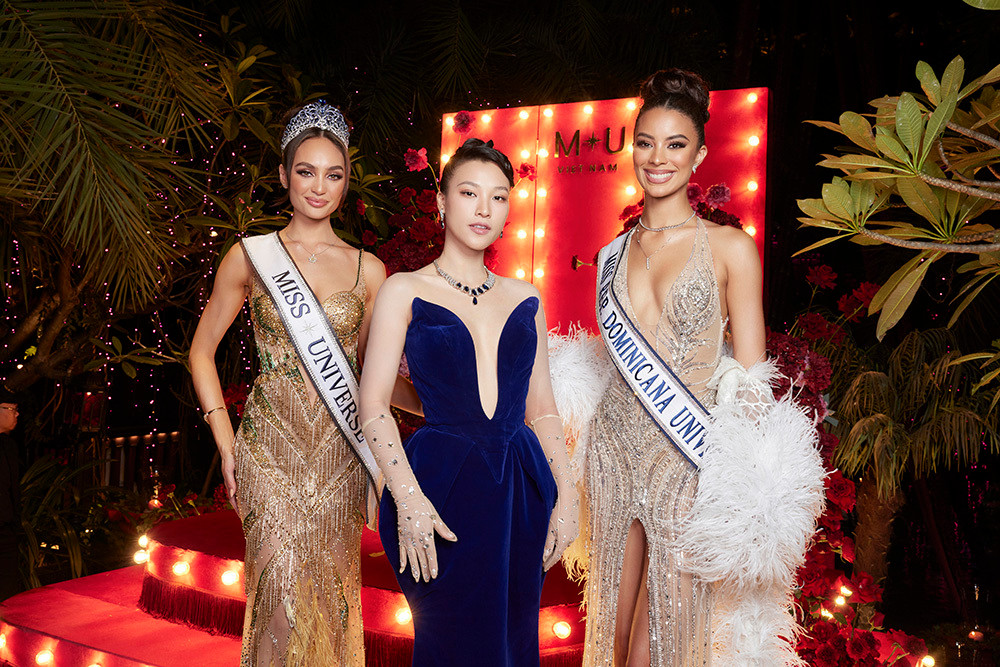 MC Hoàng Oanh đọ sắc cùng đương kim Miss Universe - 4