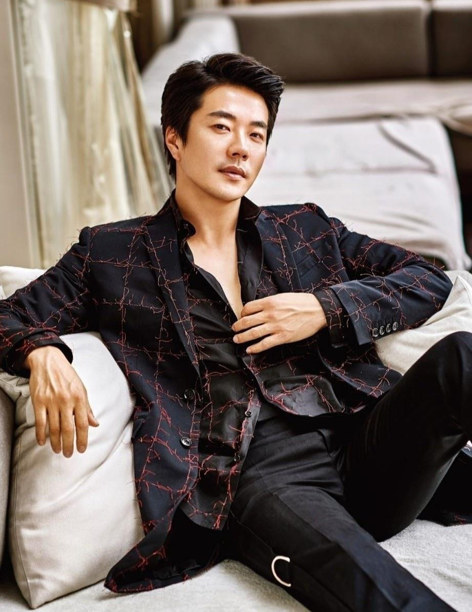Sau Lee Byung Hun, nam diễn viên Kwon Sang Woo bị điều tra thuế - 1