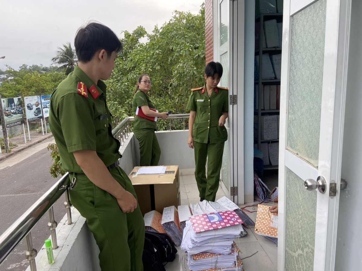 tam giam Dang kiem vien va chu nhiem hop tac xa o khanh hoa ve hanh vi nhan hoi lo hinh anh 1