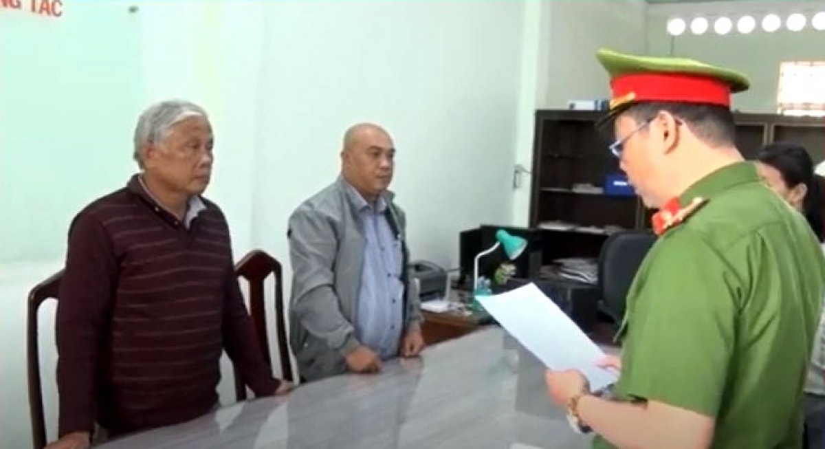 tam giam Dang kiem vien va chu nhiem hop tac xa o khanh hoa ve hanh vi nhan hoi lo hinh anh 2